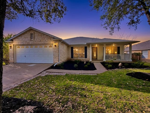 2417 Hallie LN