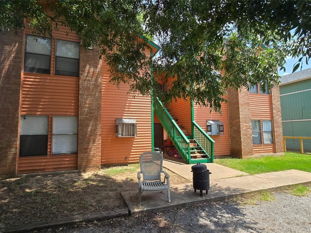 2419 W Slaughter LN
