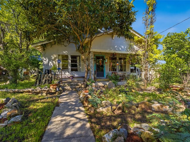 242 S Sycamore Ave