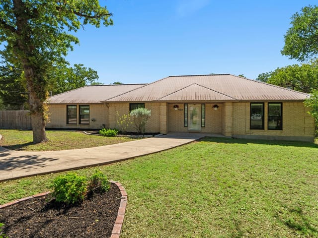 242 W Oak Loop