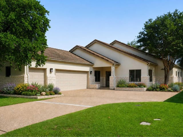 2422 Founders CIR