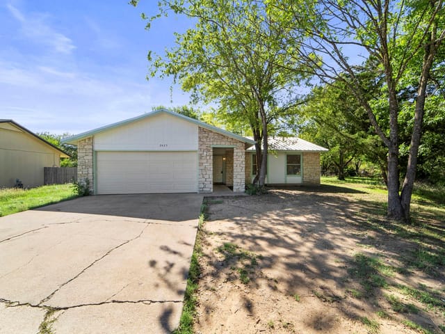 2425 E Stassney Ln