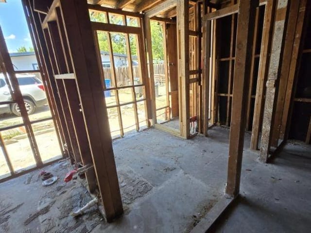 2427 Clara LN