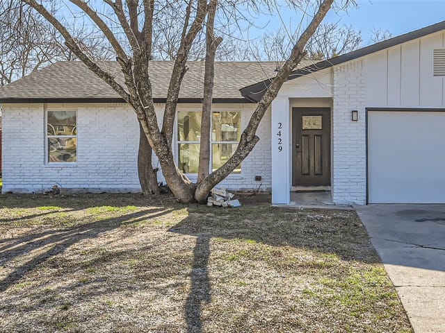 2429 E Stassney Ln