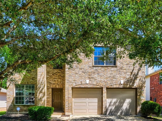 243 Covent DR