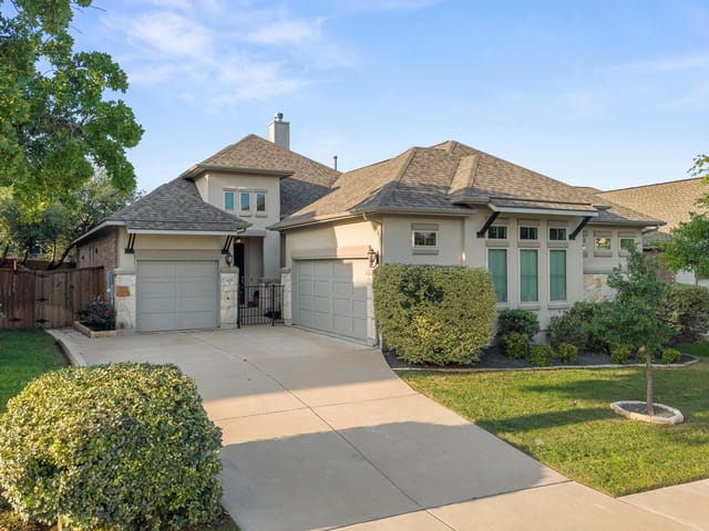 2433 Carretera Dr