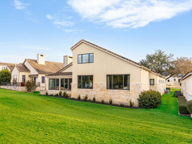 2433 Founders Cir