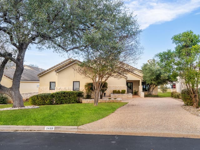 2433 Founders Cir
