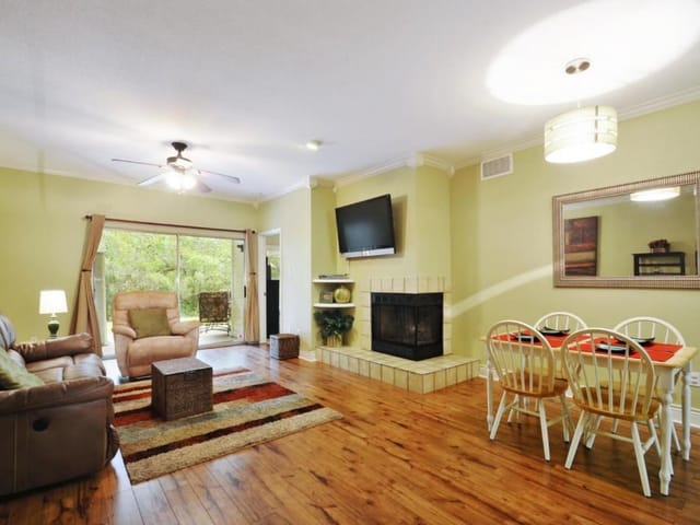 2450 Wickersham Ln Unit #F -601