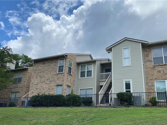 2450 Wickersham Ln Unit #305