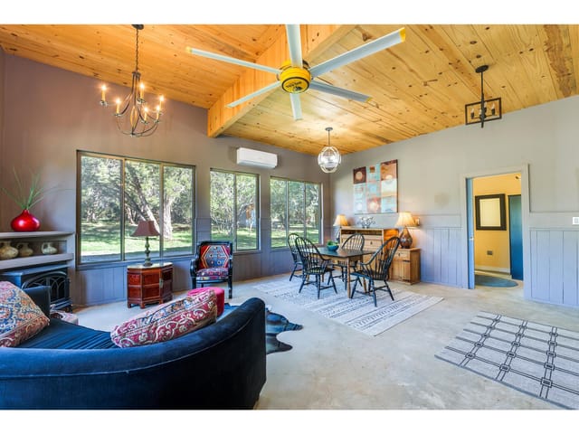 250 Caliche Rd