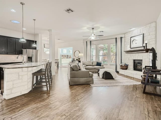 250 Grafton Ln