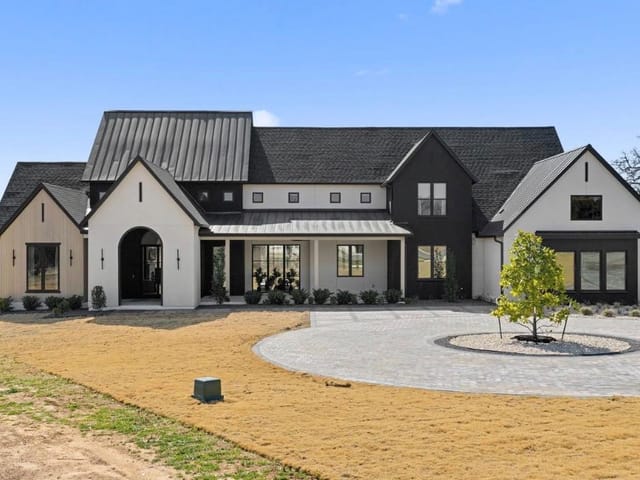 250 Hawthorne Ln