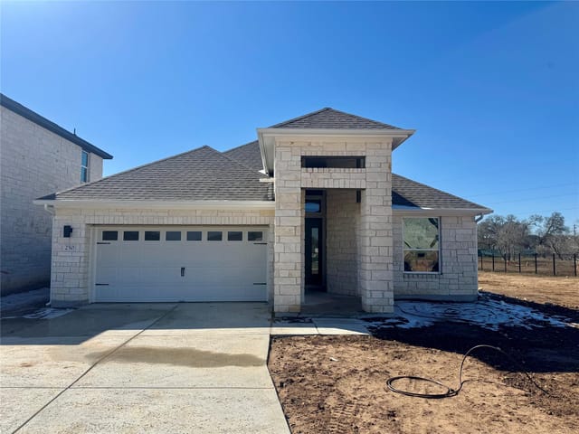 250 San Saba Dr