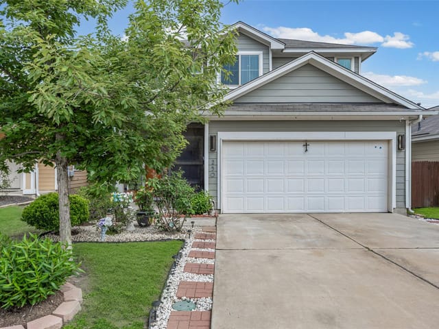 250 Twisted Oaks Ln