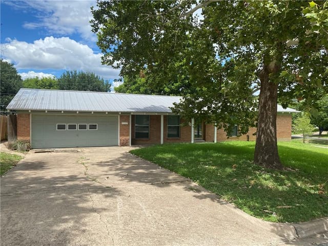 2500 Barhill DR