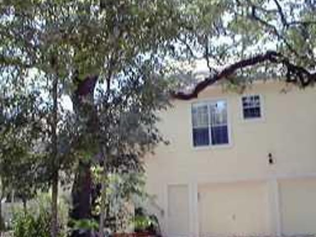 2500 DEL RIO DR
