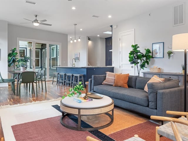 2500 Hidalgo St