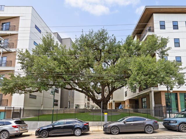 2500 Longview St Unit #101