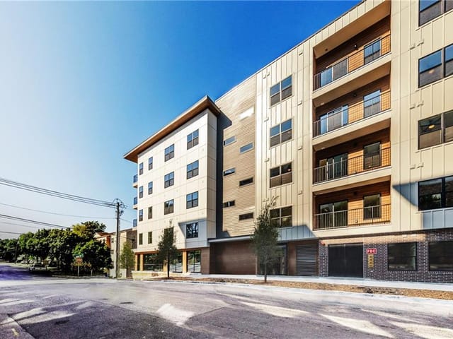 2500 Longview St Unit #215