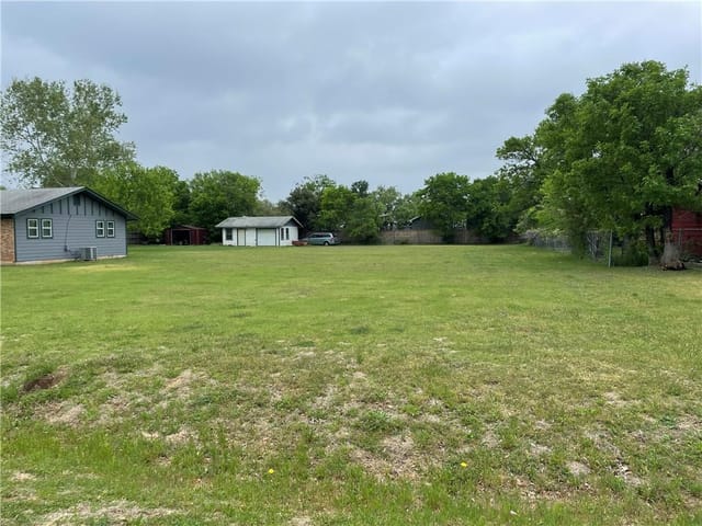 2500 Sanders Ln