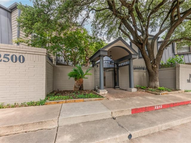 2500 Steck Ave Unit #15