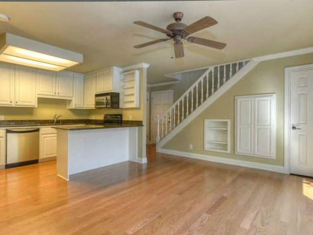 2500 Steck AVE Unit #20