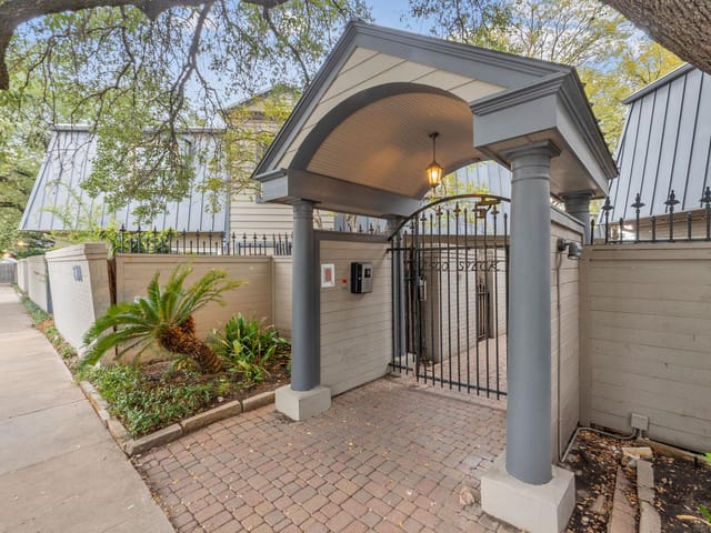 2500 Steck Ave Unit #22