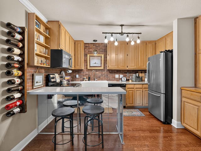 2500 Steck Ave Unit #4