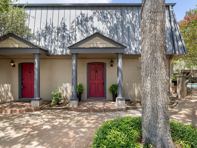2500 Steck Ave Unit #6