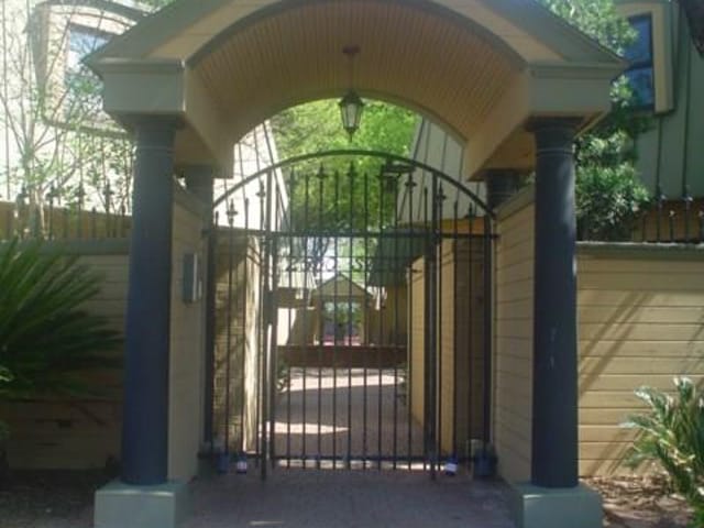 2500 Steck Ave Unit #7