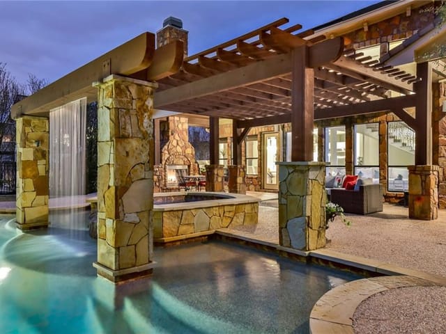 2500 University Club Dr