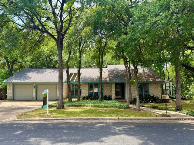 2501 Crownspoint Dr
