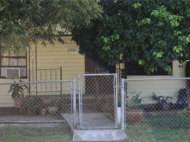 2501 Gonzales St