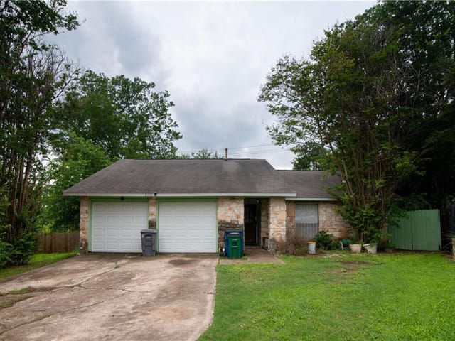 2501 Village Trail Cir