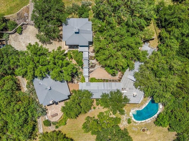 25014 Pedernales Canyon TRL - front exterior - Luxury home in Pedernales Canyon Ranch Ph 02, Spicewood, TX