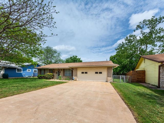 2502 Berwyn Cir