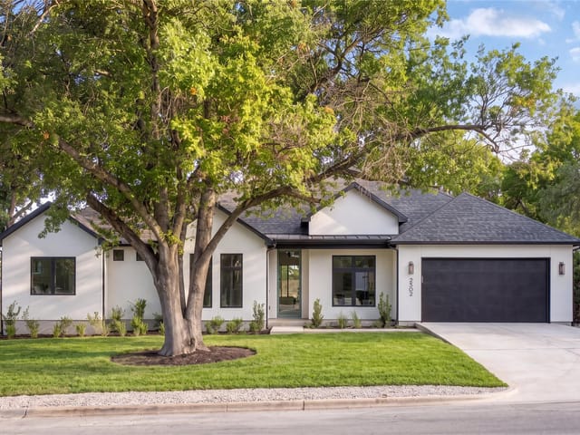 2502 Greenlawn PKWY