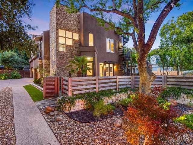 2502 Kinney Rd Unit #A