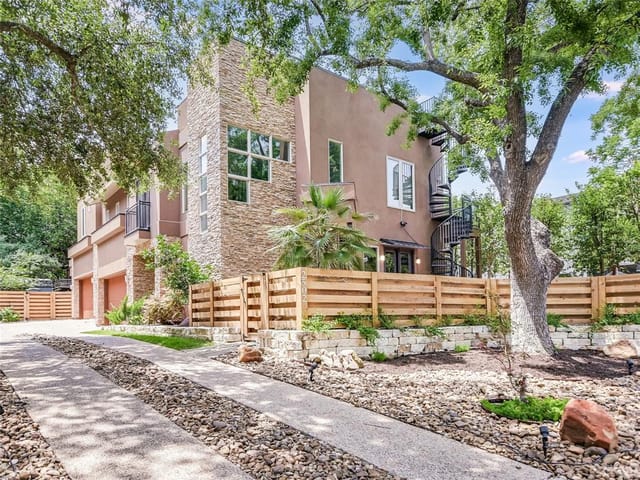 2502 Kinney Rd Unit #B
