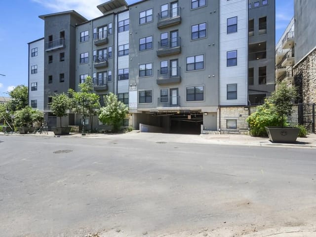 2502 Leon St Unit #100