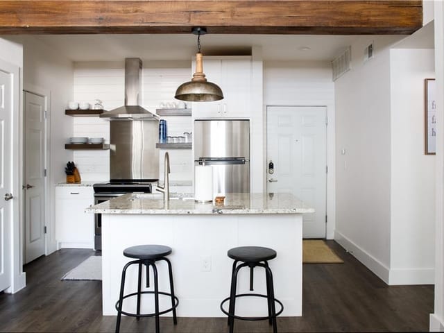 2502 Leon St Unit #101