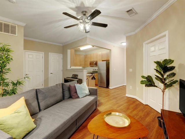 2502 Leon St Unit #215