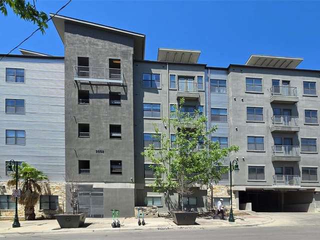 2502 Leon St Unit #305