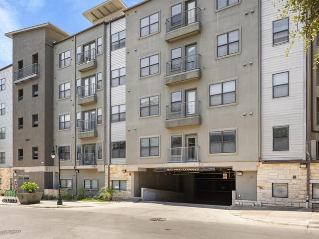 2502 Leon St Unit #416
