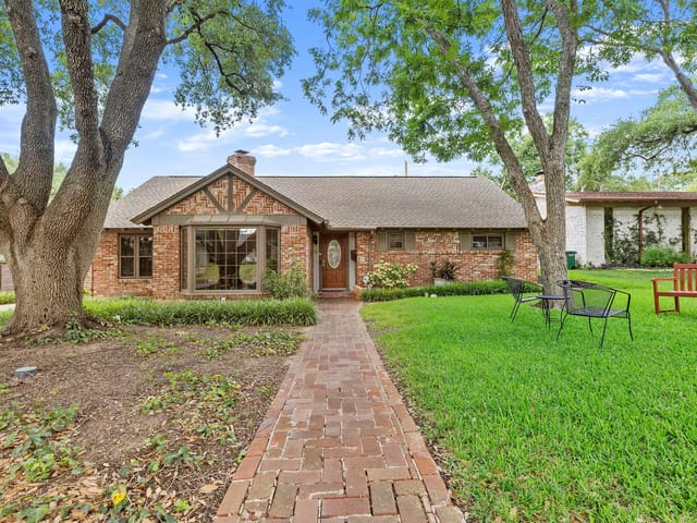 2504 Briargrove Dr