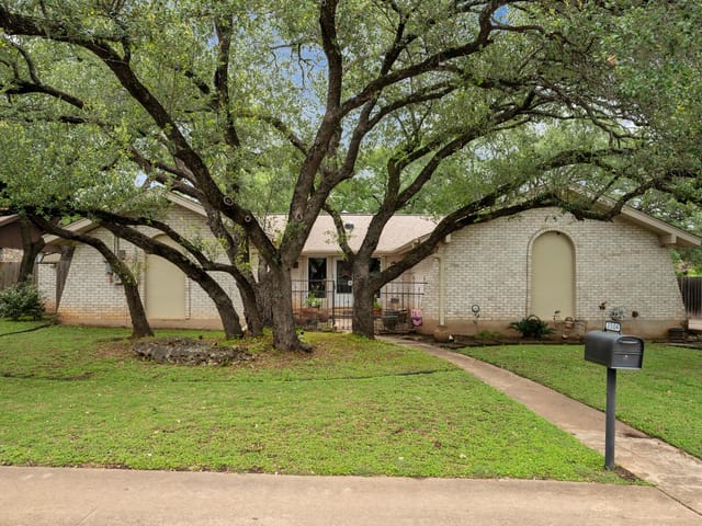 2504 Dijon DR