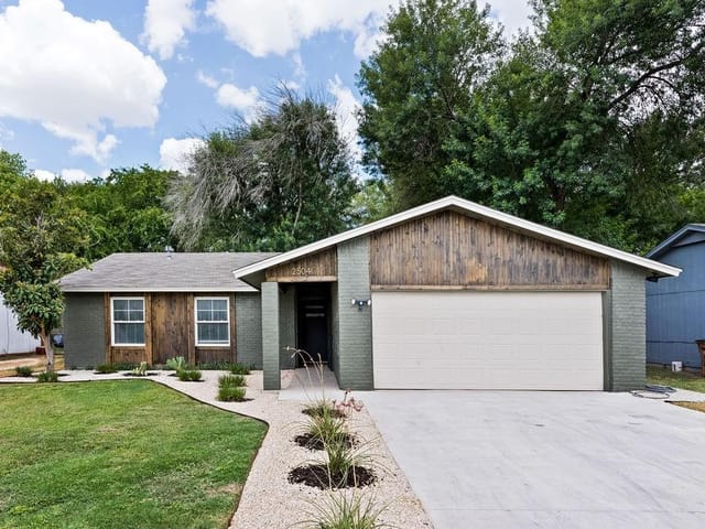 2504 E Stassney Ln