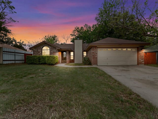 2504 Lazy Ridge Dr