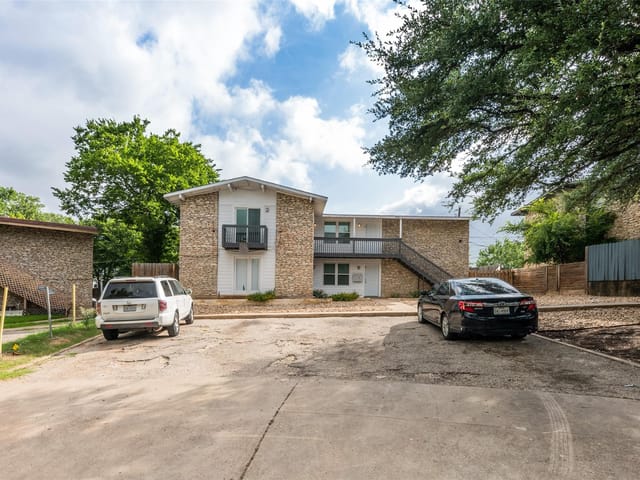 2504 Manor CIR Unit #C